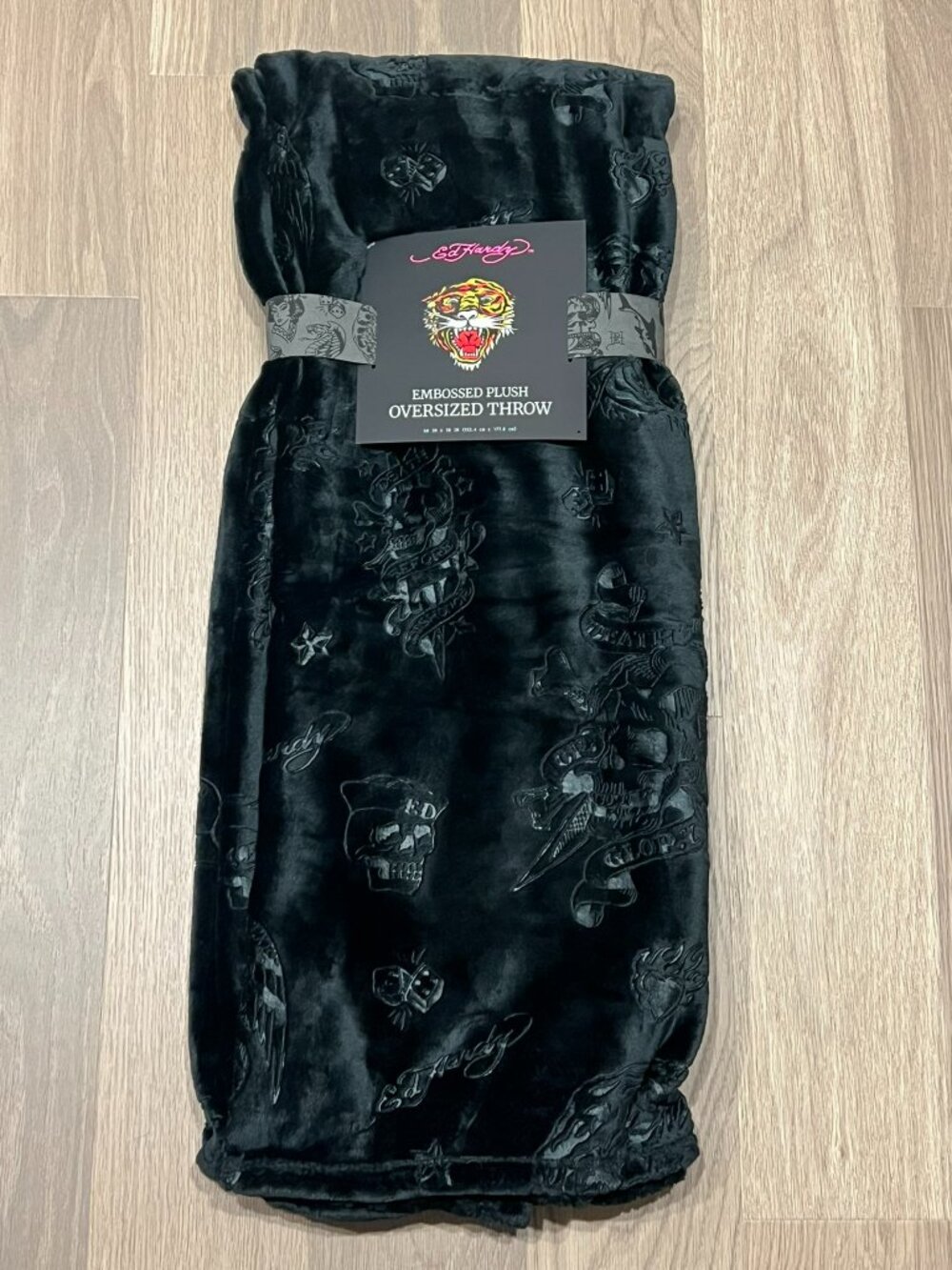 ED HARDY Black Embossed Plush Oversized Throw Blanket 60x70 Skull Dagger Y2K NWT